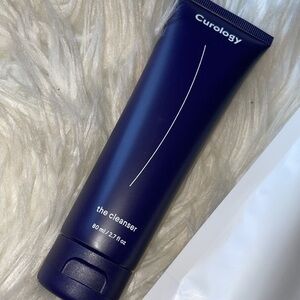 ✅- New sealed Curology Cleanser‎